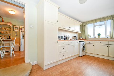 8 Barcroft Grove, Yeadon, Leeds, LS19 7XZ
