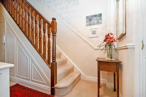 8 Barcroft Grove, Yeadon, Leeds, LS19 7XZ