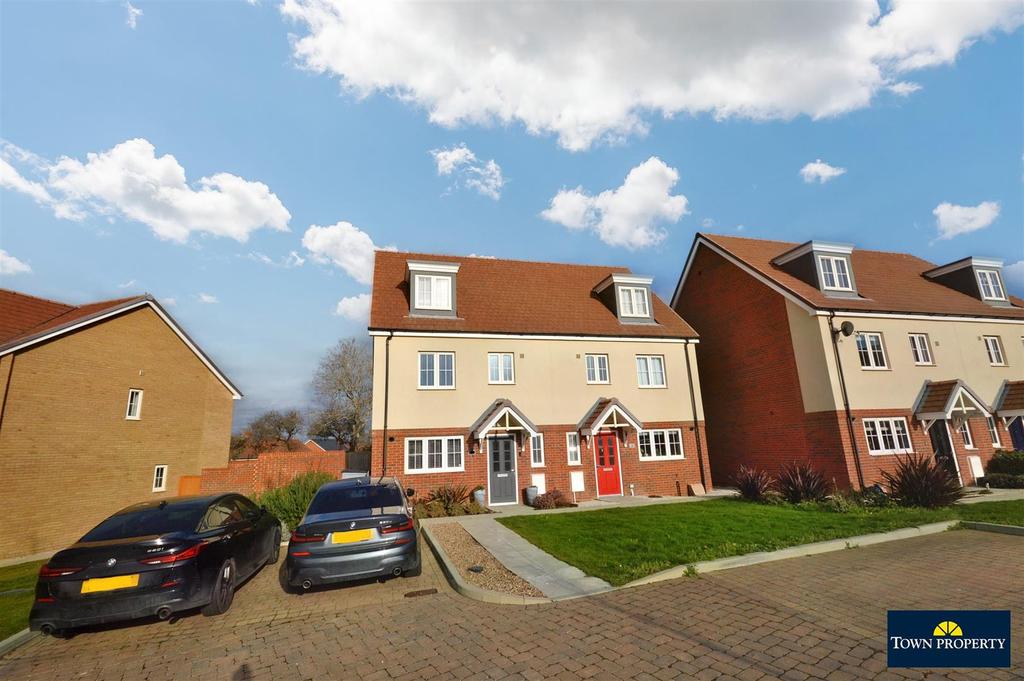 Mallow Drive, Stone Cross, Pevensey 4 bed semidetached house £400,000