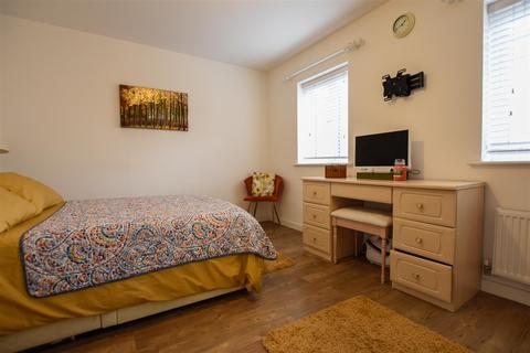 24 Elham Crescent, Dartford, DA2 6FA