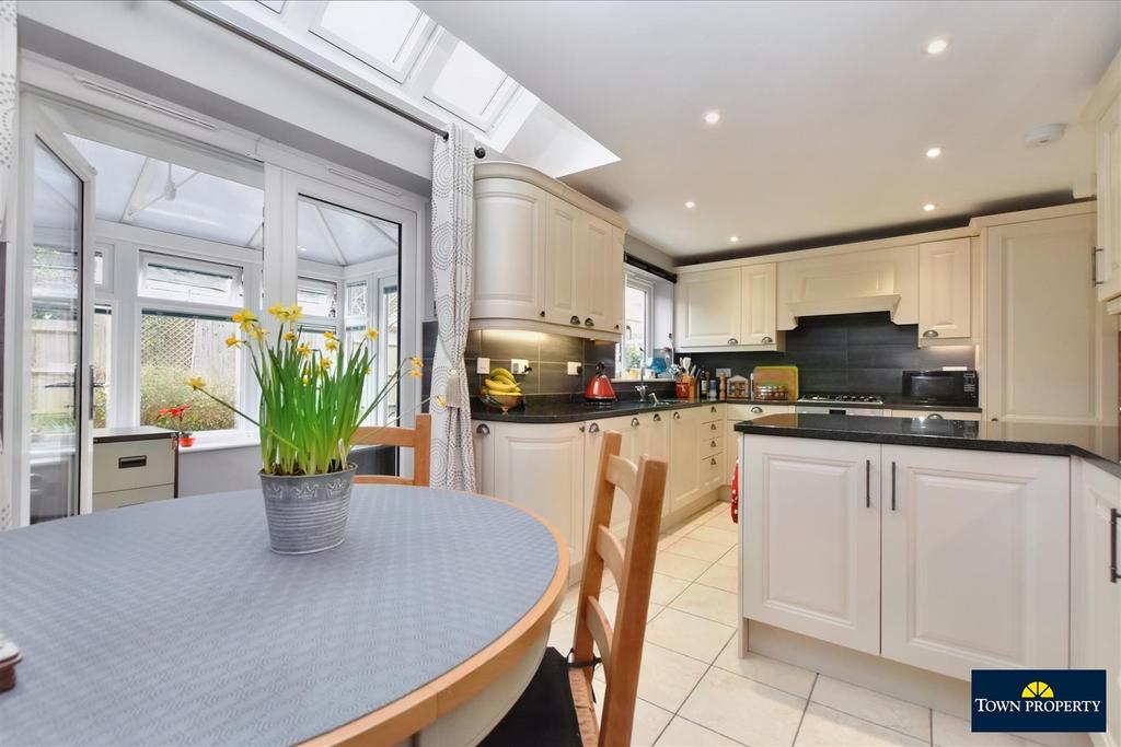 Upwick Road, Eastbourne 4 bed semi-detached house - £425,000