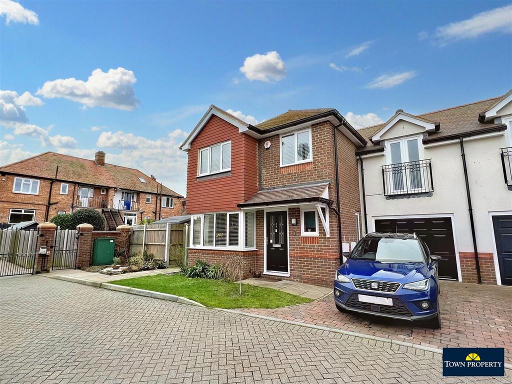 Upwick Road, Eastbourne 4 bed semidetached house £425,000