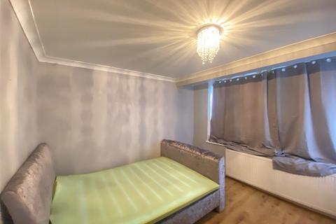2 bedroom maisonette to rent - Cambourne Avenue, London N9