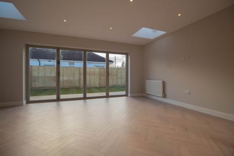 3 bedroom bungalow for sale - Oakfield Avenue, Upton, Chester