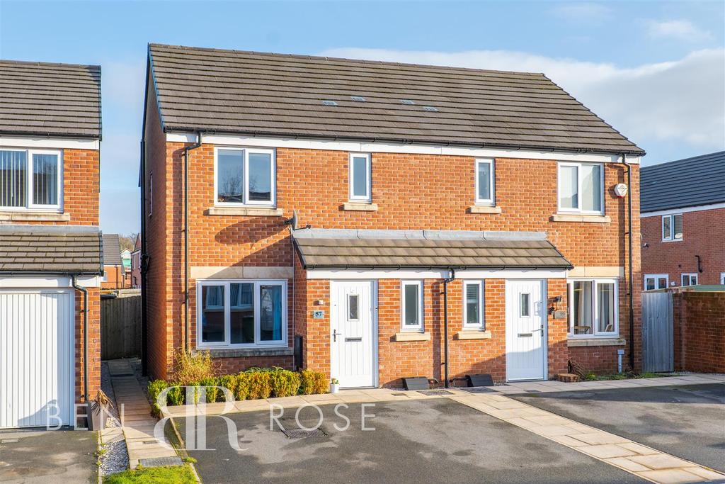 Halifax Drive, Buckshaw Village, Chorley 3 bed semidetached house £
