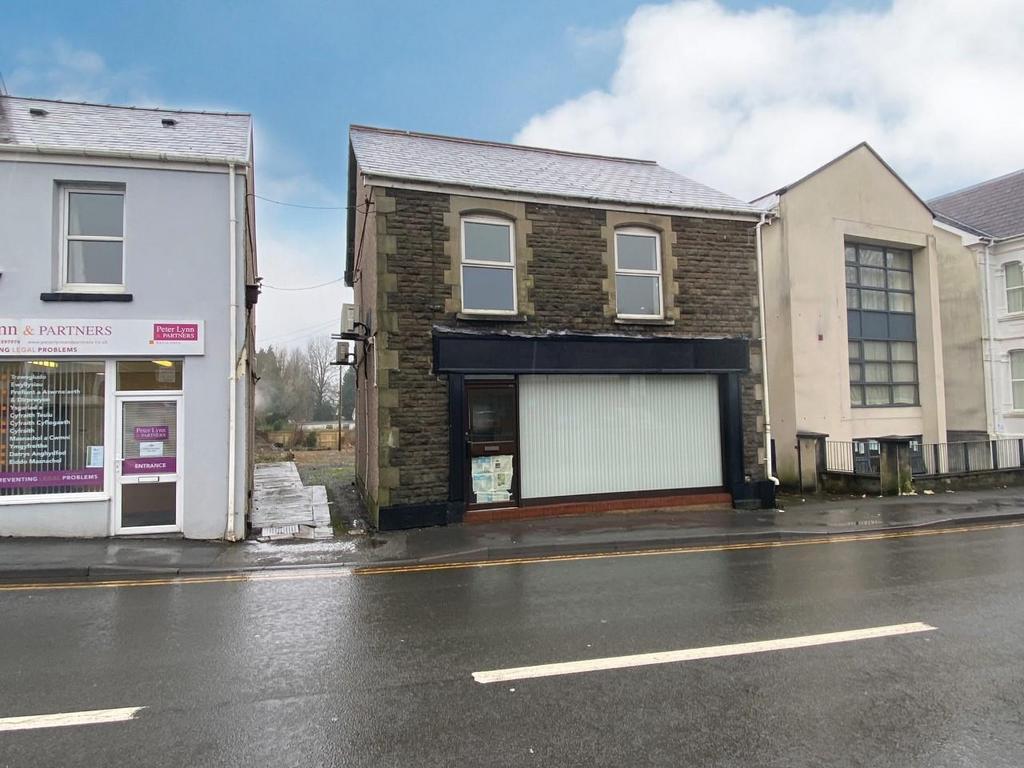 College Street, Ammanford Office £688 pcm (£159 pw)