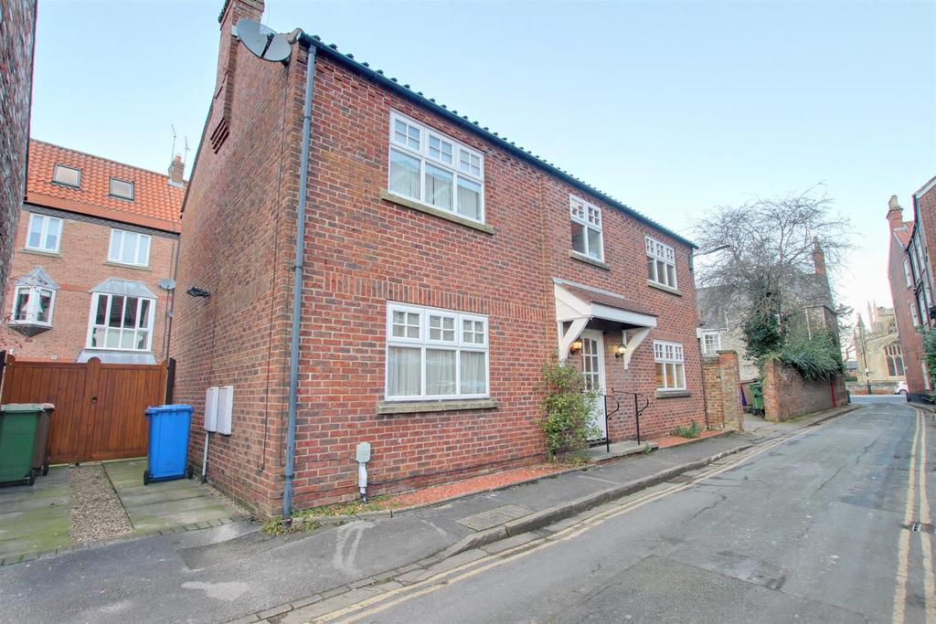 Waltham Lane, Beverley 3 bed house £1,400 pcm (£323 pw)