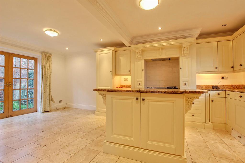 Waltham Lane, Beverley 3 bed house £1,400 pcm (£323 pw)