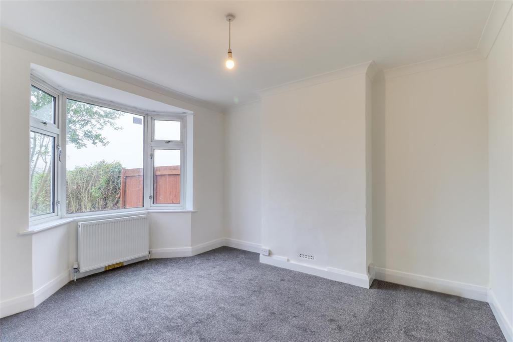 Fairmount Drive, Loughborough 3 bed semidetached house £1,150 pcm (£