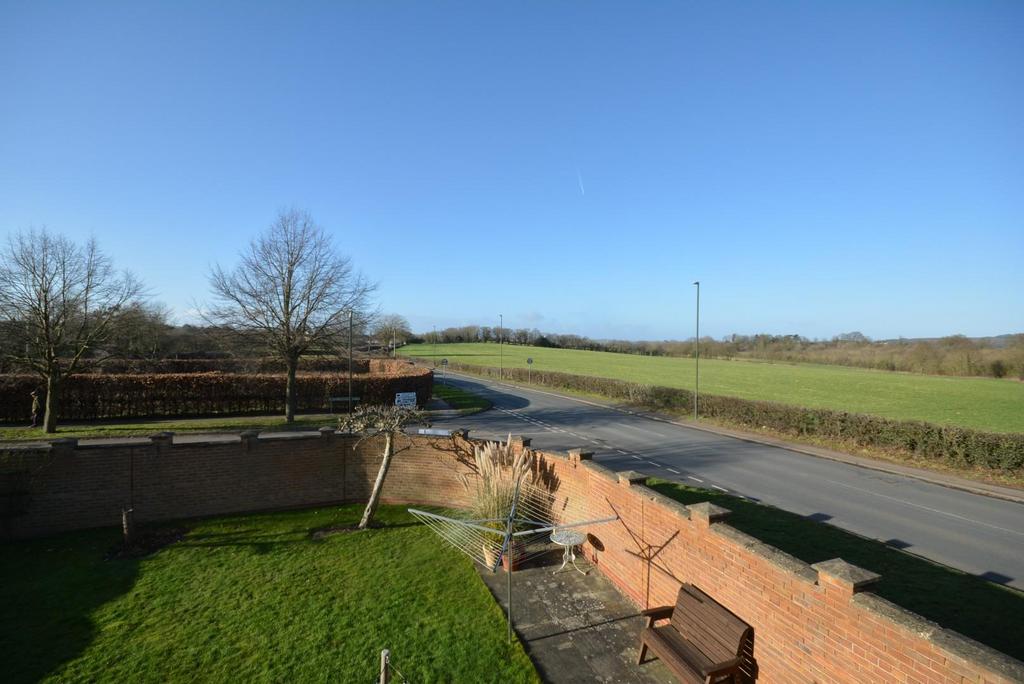 Upper Newbold Close, Upper Newbold, Chesterfield, S41 8XD 5 bed detached house £425,000