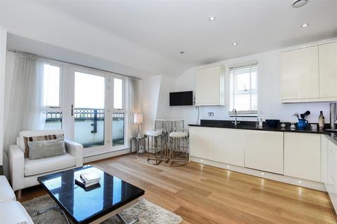 2 bedroom flat to rent, Wadham Mews, Mortlake, SW14