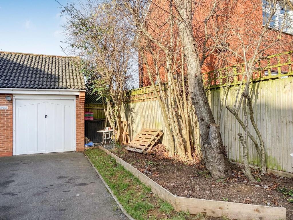 Garage and Parking.JPG