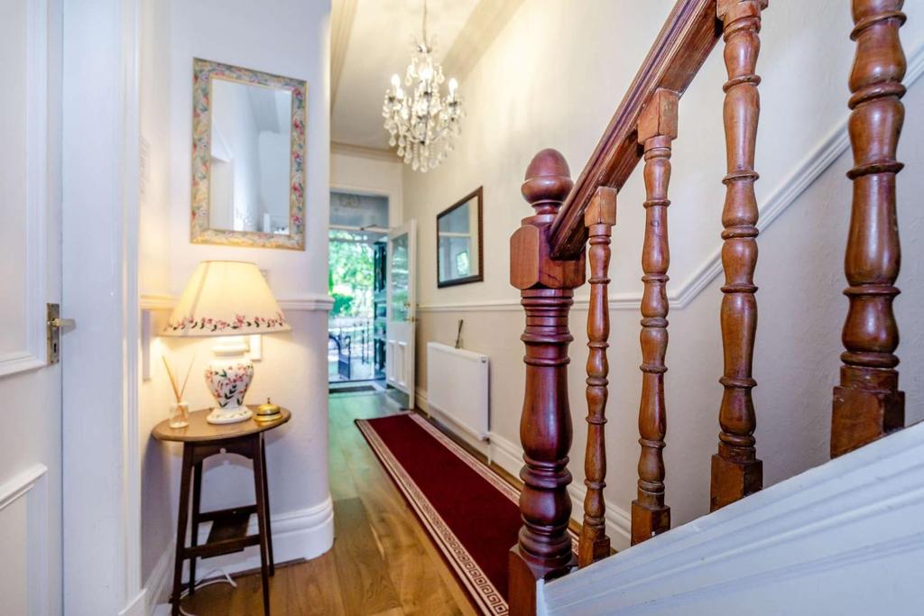 8517026-interior21-800.jpg