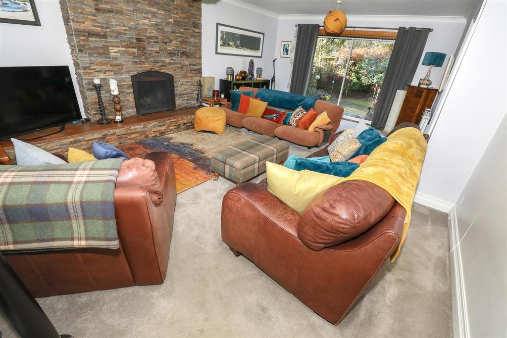 Balgeddie Court, Glenrothes 3 bed detached house £249,995