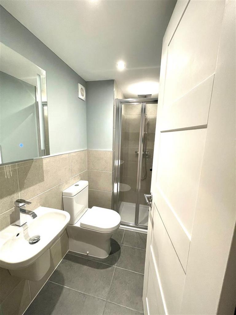 SHOWER ROOM.jpg
