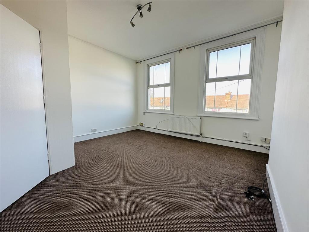 Windmill Road, Croydon 1 bed flat - £1,100 pcm (£254 pw)