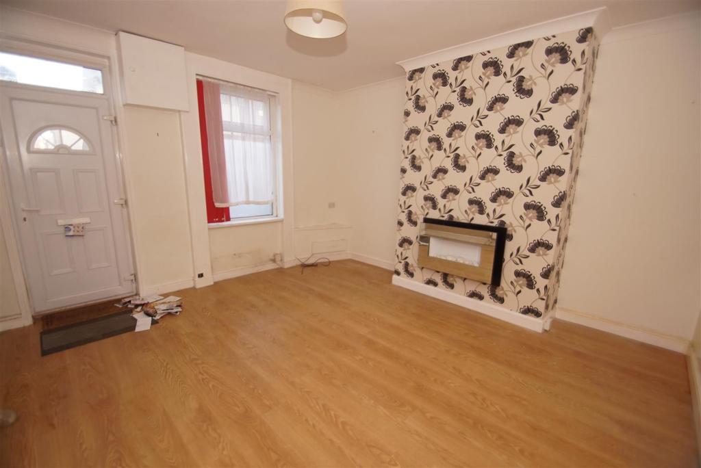 Rhyl Street, Featherstone, Pontefract 2 bed terraced house £650 pcm