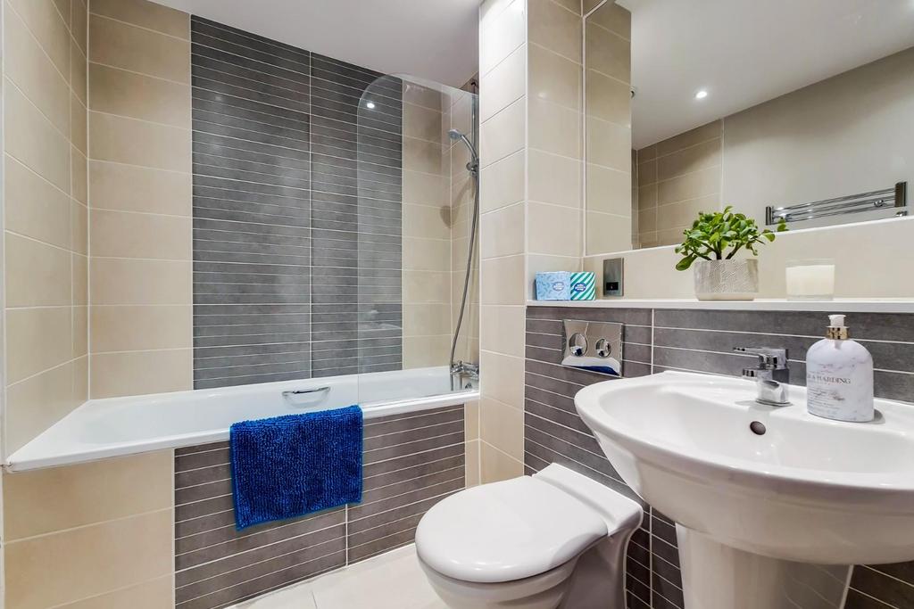 6 Bathroom-0.jpg