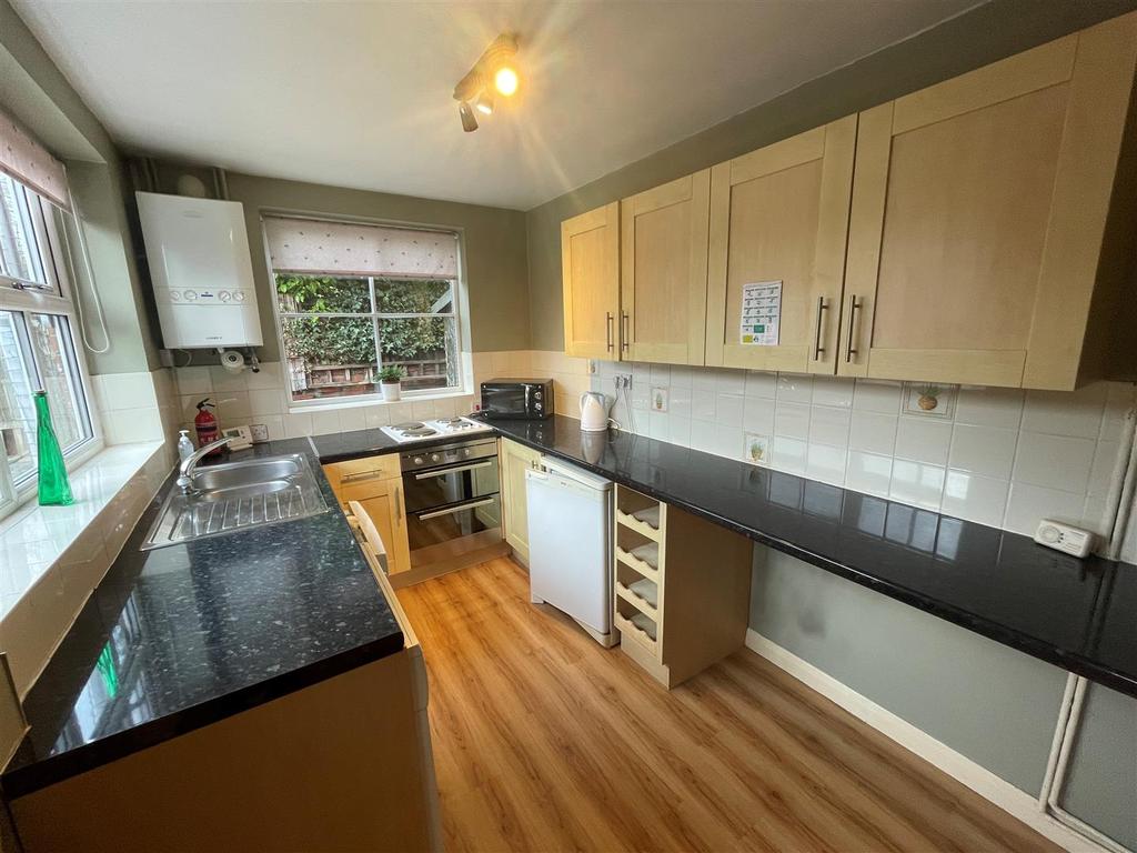 Hailgate, Howden, Goole 2 bed cottage £625 pcm (£144 pw)