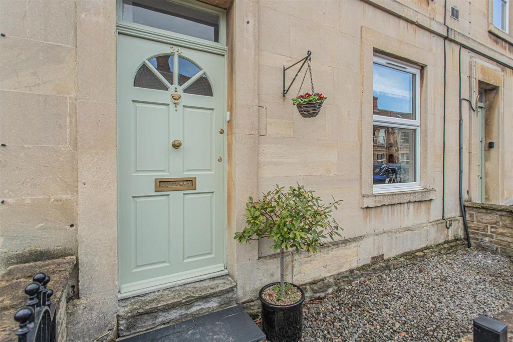 Park Lane, Chippenham 3 bed terraced house £300,000