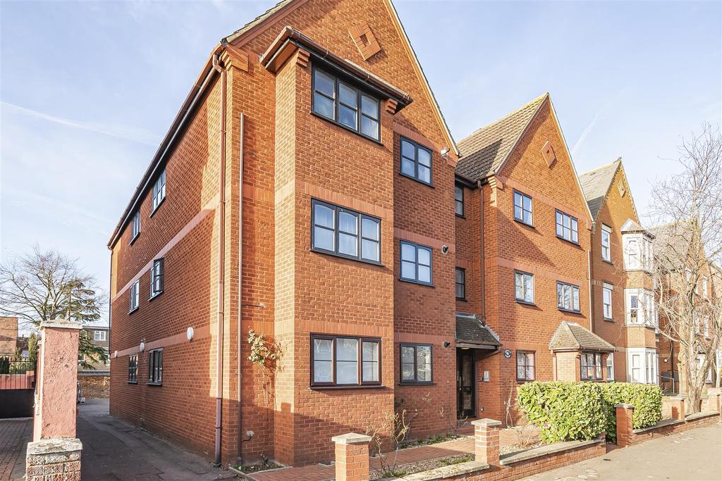 Gerald Court, Hurst Grove, Bedford 1 bed flat £140,000