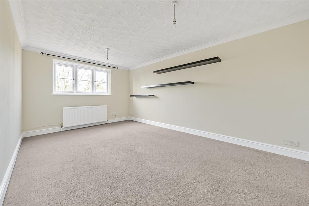 Gerald Court, Hurst Grove, Bedford 1 bed flat £140,000