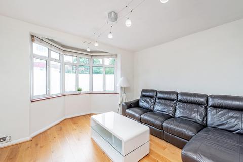 2 bedroom flat to rent - Hainault Road, London