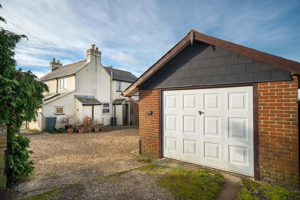 Staplers Road, Newport 5 bed detached house £435,000