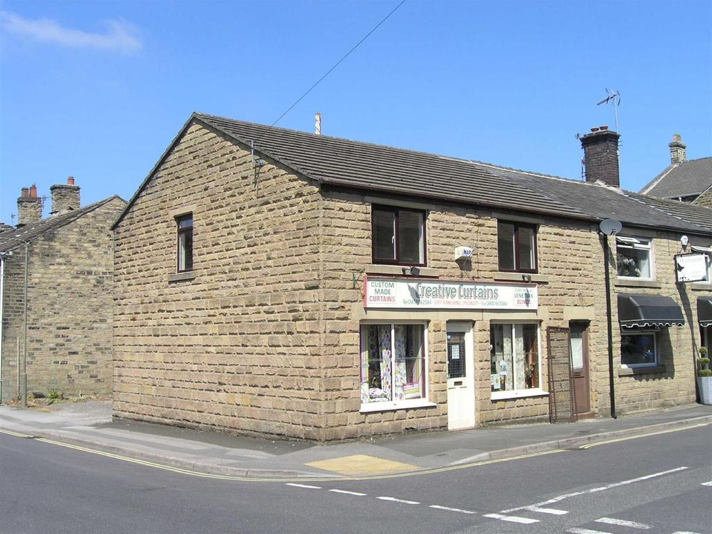 George Street, Glossop 2 bed flat - £750 pcm (£173 pw)