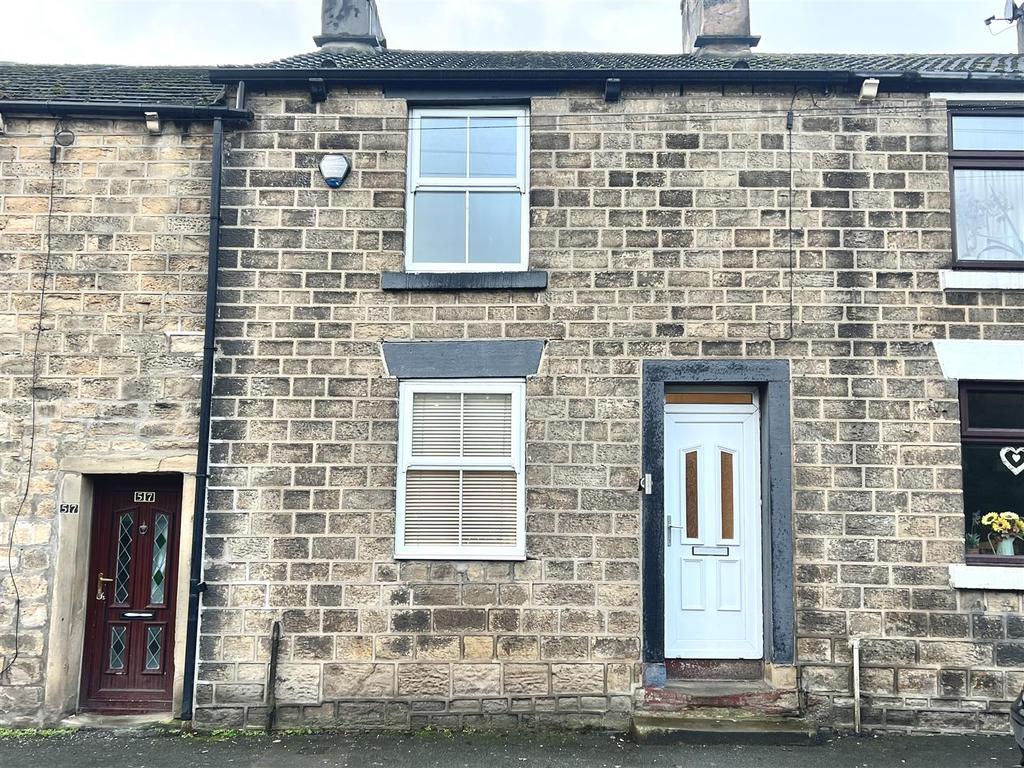 Dinting Vale, Glossop 3 bed terraced house £800 pcm (£185 pw)
