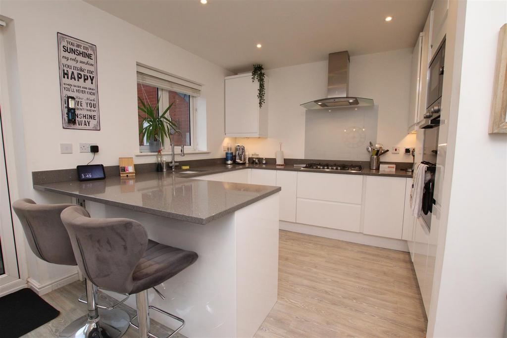Somerville Crescent, Exeter 3 bed semidetached house for sale £350,000