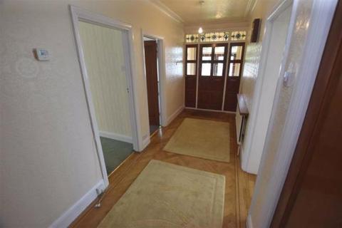 4 bedroom house to rent - Nevin Drive, London E4
