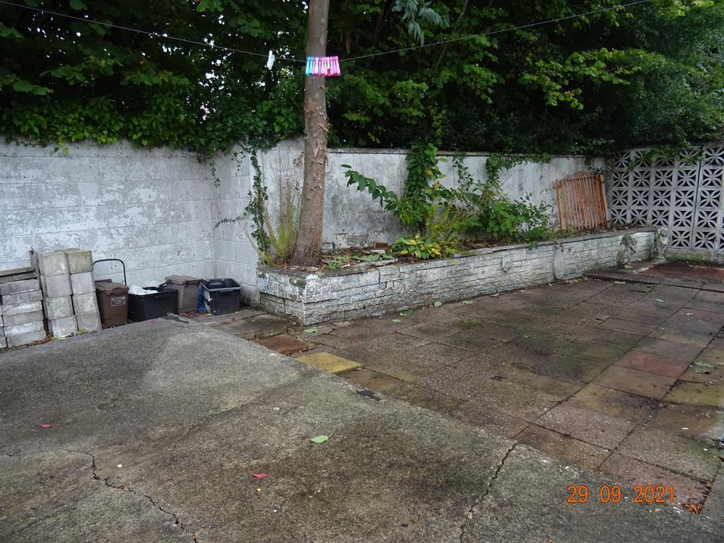 Maes Y Wern, Pencoed, Bridgend, CF35 6TE 4 bed detached bungalow £950