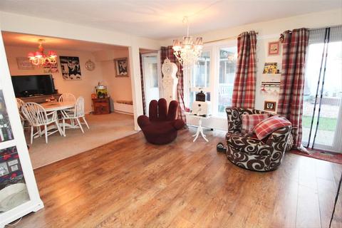 101 Gibbwin, Great Linford, Milton Keynes, MK14 5DH
