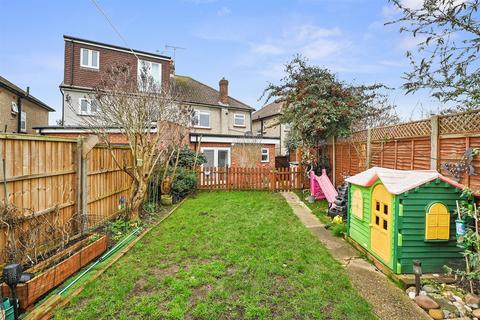 3 bedroom semi-detached house for sale - Langdale Gardens, Chelmsford