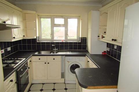 2 bedroom flat for sale - Darrell Close, Slough, Berkshire