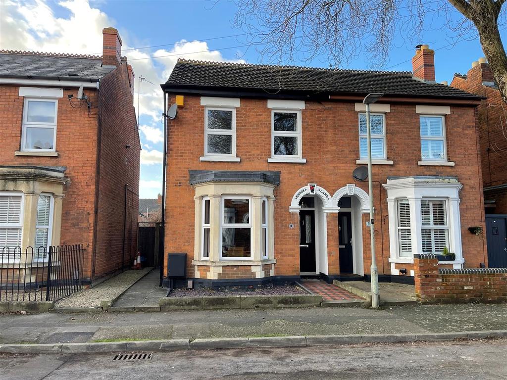 Malvern Road, Gloucester 3 bed semidetached house £325,000
