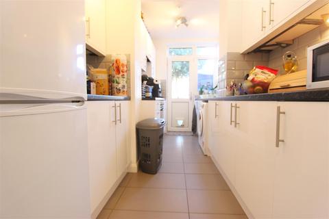 2 bedroom maisonette to rent - Camberley Avenue, Enfield