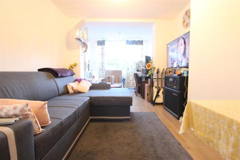 2 bedroom maisonette to rent - Camberley Avenue, Enfield