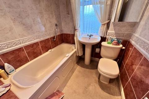 11 Grenobank Road, Grenoside, Sheffield, S35 8NW