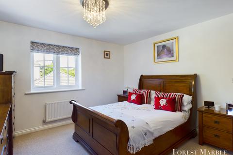 4 bedroom detached house for sale - Lark Close, Bruton
