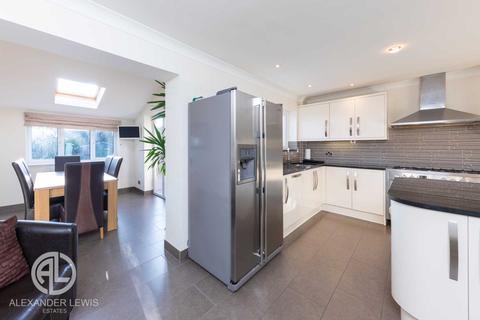 5 Broadcroft, Letchworth Garden City, SG6 3UA