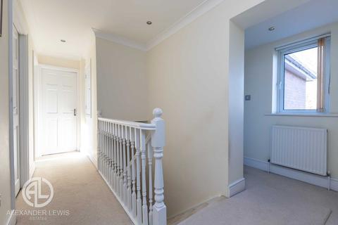5 Broadcroft, Letchworth Garden City, SG6 3UA