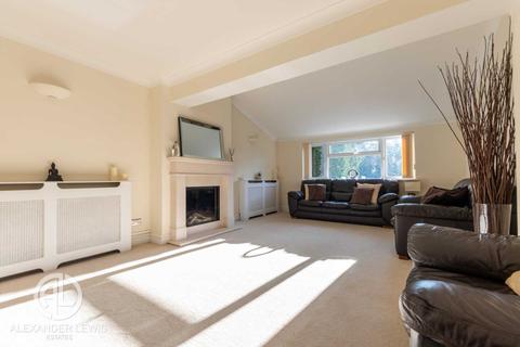 5 Broadcroft, Letchworth Garden City, SG6 3UA