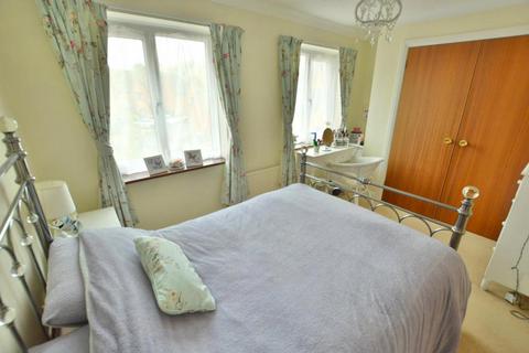 8 Sheppards Field, Wimborne, BH21 1PX