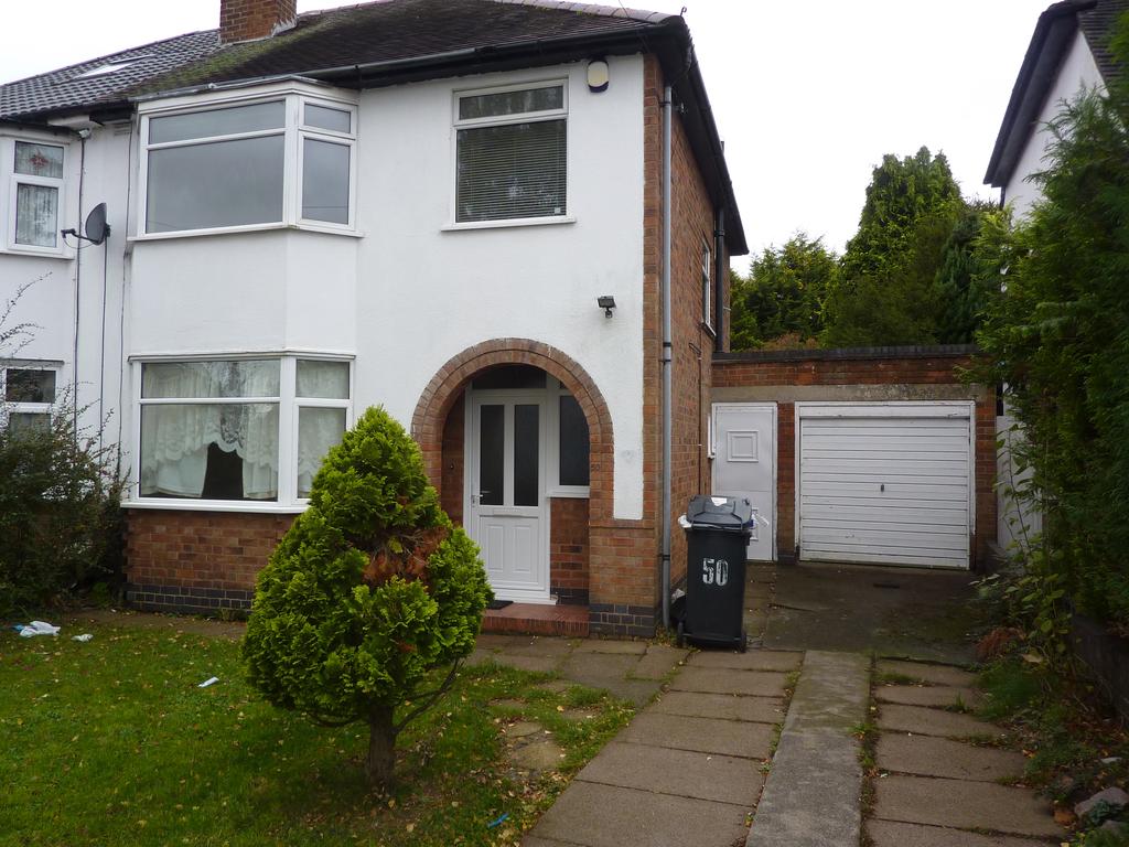 Thurnview Road, Leicester, LE5 3 bed semidetached house £1,100 pcm