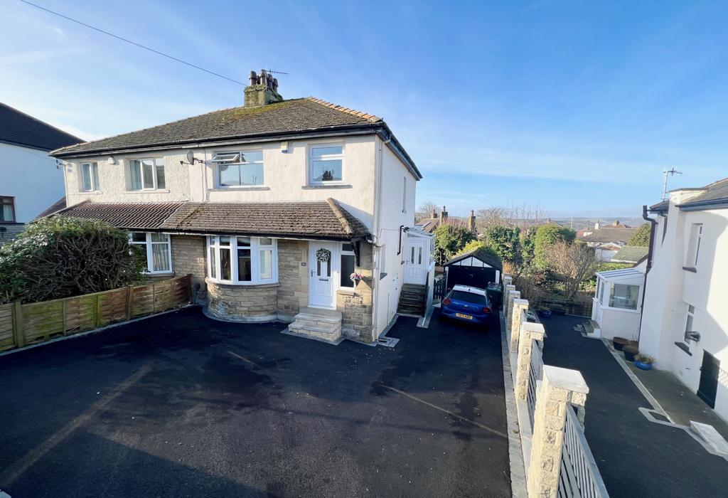 Moorhead Crescent, Moorhead, Shipley, West Yorkshire 3 bed semi