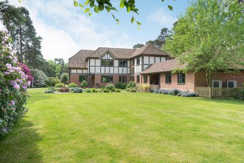 5 bedroom detached house for sale, Stoke Common Road, Fulmer