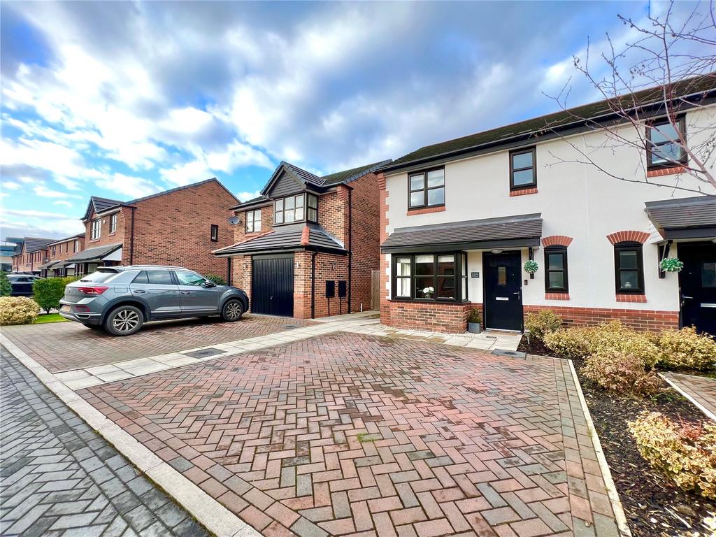 Hawthorn Avenue, Hazel Grove... 3 bed semidetached house £315,000