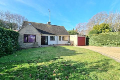 8 Chantry Close, Great Billing, Northampton, NN3 9EG